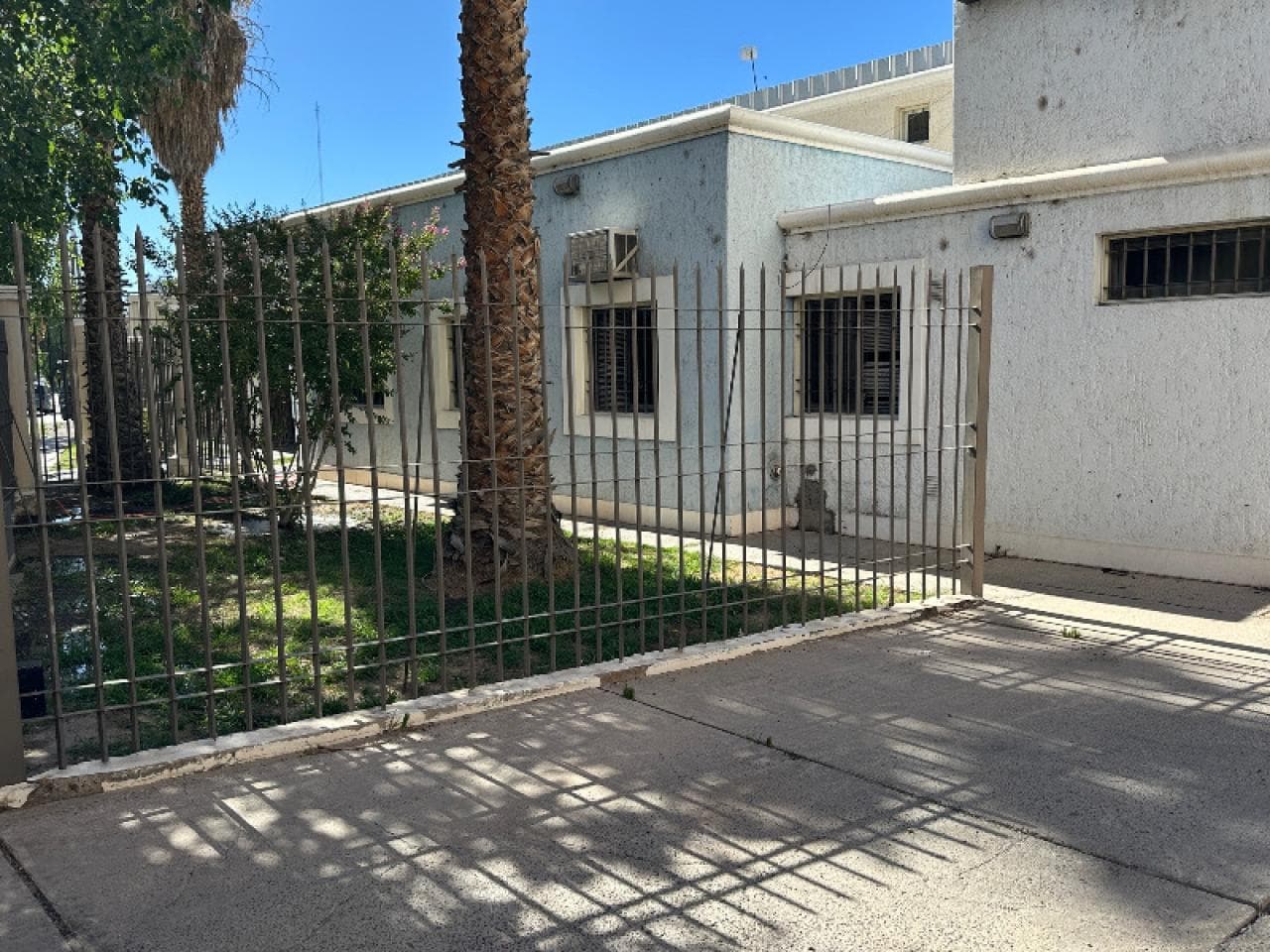 Predio Industrial En Lateral De Circunvalación Con 780 M2 De Galpones, Oficinas Y Más