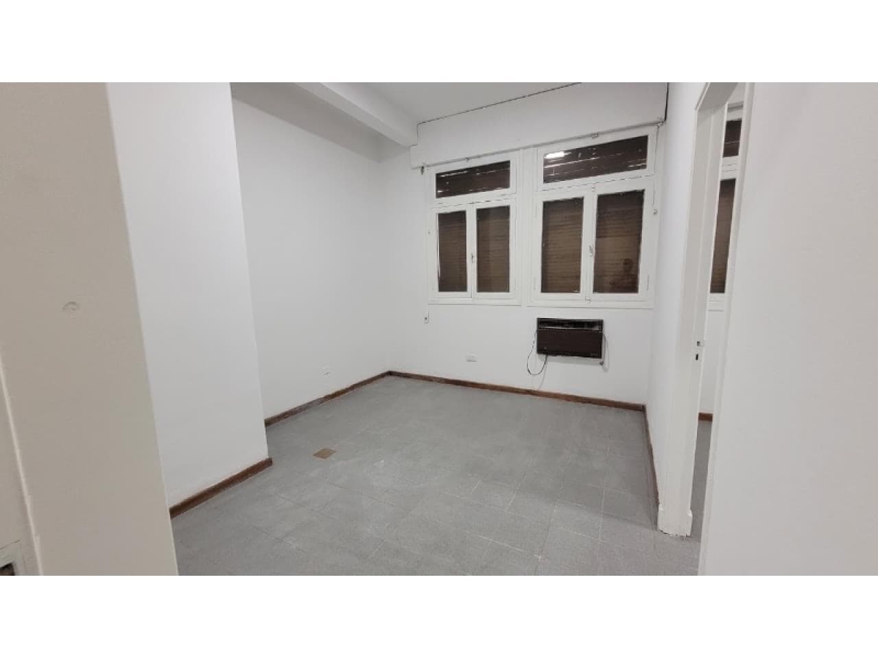 Alquiler- Oficina Céntrica- Recepción,  2 Oficinas Privadas, 1 Baño