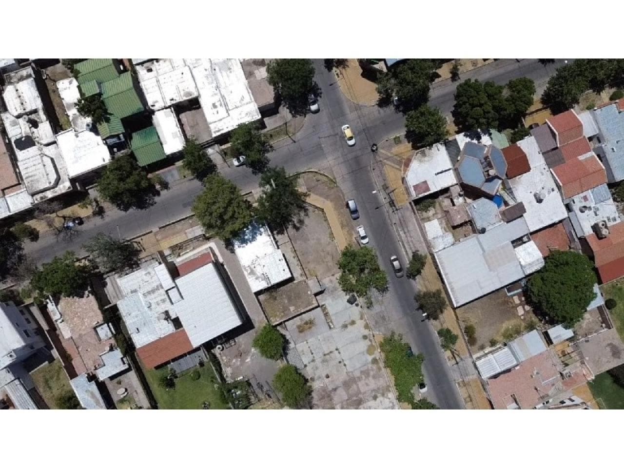 Importante Terreno Esquina Centrica En Venta