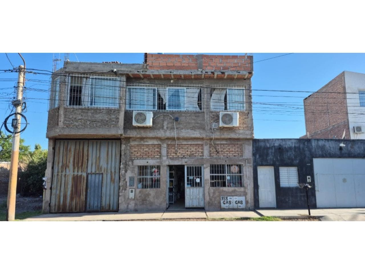 Venta - Salon Comercial 170m2 + Departamento 120m2 - Capital