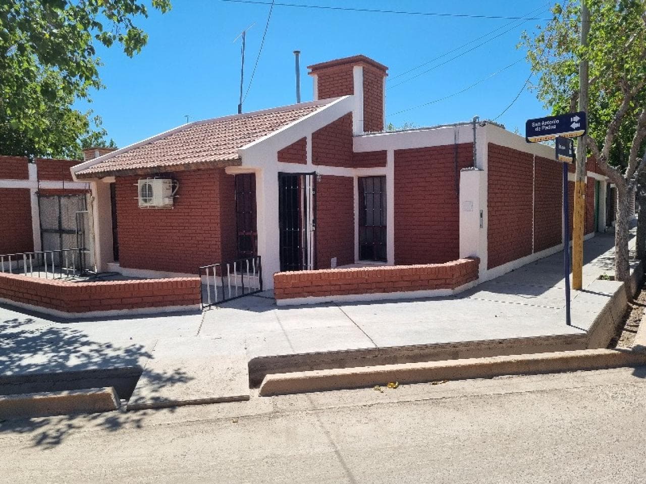 Venta Casa 3 Dormitorios B° Jardin Del Milagro - Santa Lucia
