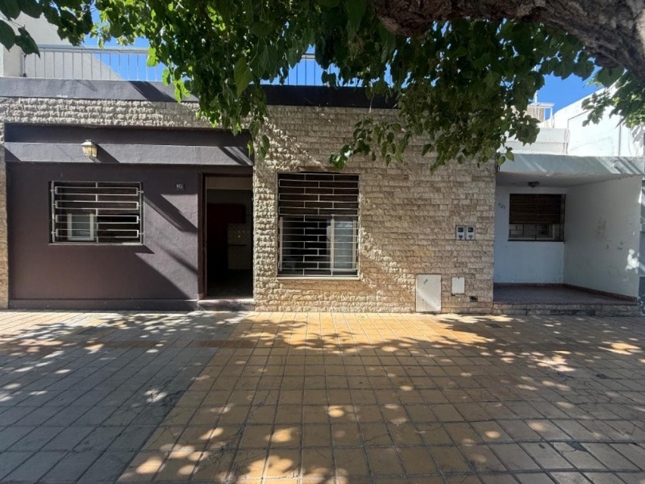 Vendo Casa Sobre Av Córdoba, A Metros De Teatro Bicentenario. Oportunidad Para Clinicas /empresas