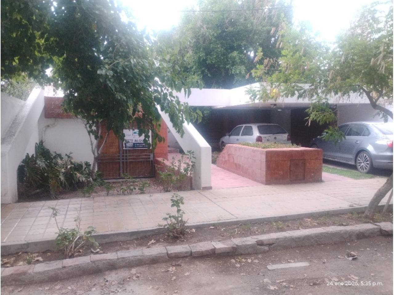 Alquiler. Casa Barrio Del Bono Sobre Hermogenes Ruiz