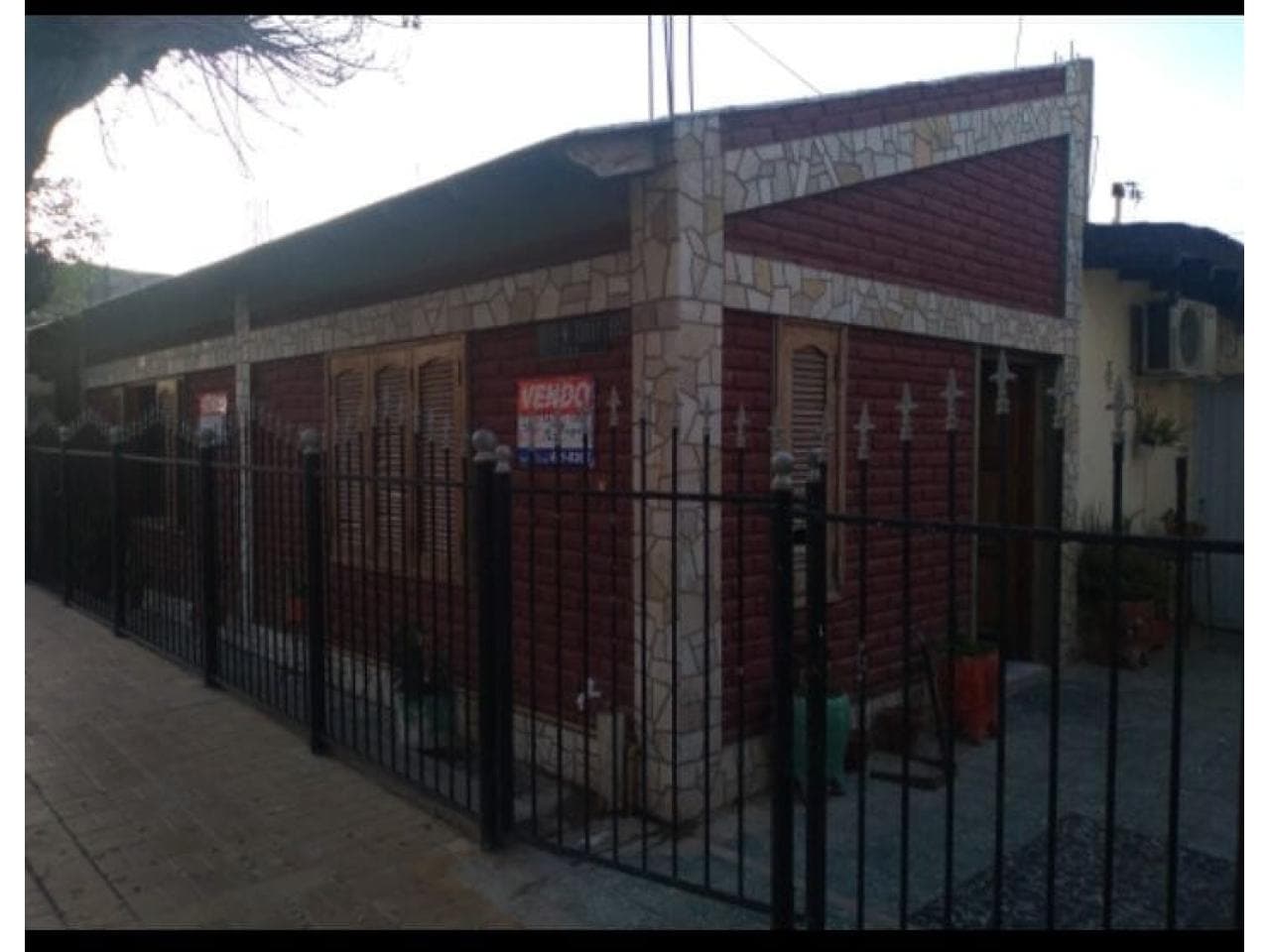 Venta De Casa, 4 Dormitorios. En Desamparados A 1 Cuadra De Plaza