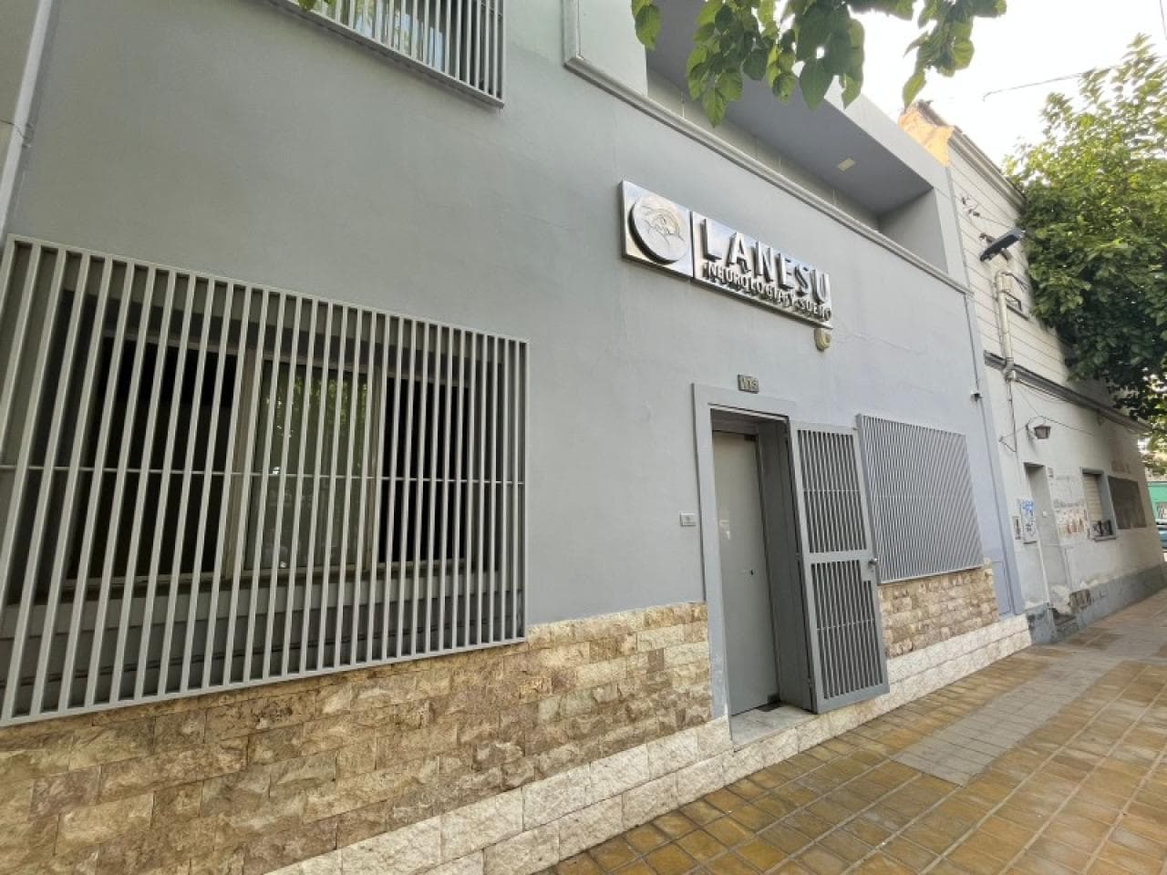 Clínica En Venta Con 10 Consultorios. Calle Santiago Del Estero A Metros De Calle San Luis