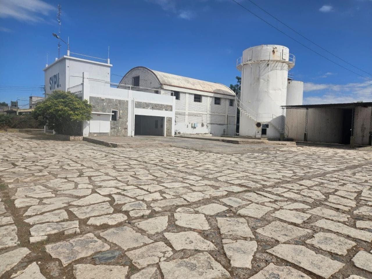 Venta Bodega En Importante Zona De San Juan. Apta Para La Realización De Eventos Sociales