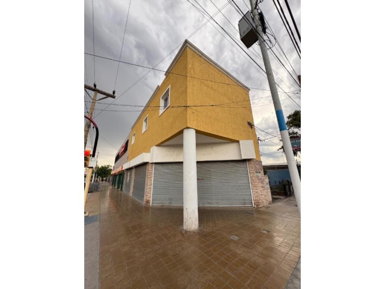 Alquiler. Salón Comercial En Rawson, Calle España Y Superiora En La Esquina. Rawson
