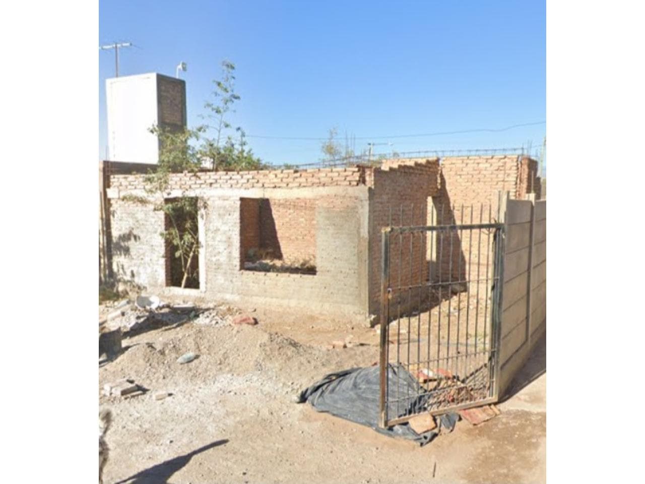 Venta. Gran Oportunidad Terreno De 250m2 Con Construcción Hasta Altura De Techo  Escritura Inmediata. Chimbas