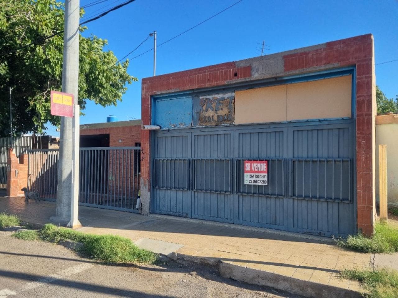 Venta. Casa Con Salón Calle Principal. Rawson