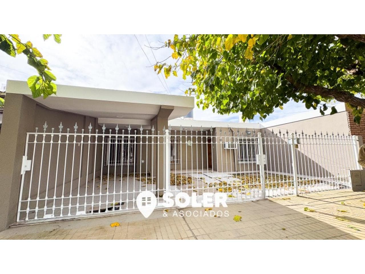 Venta Casa 3 Dormitorios 2 Baños En Rivadavia  Calle Olmos 1551 | Apta Crédito