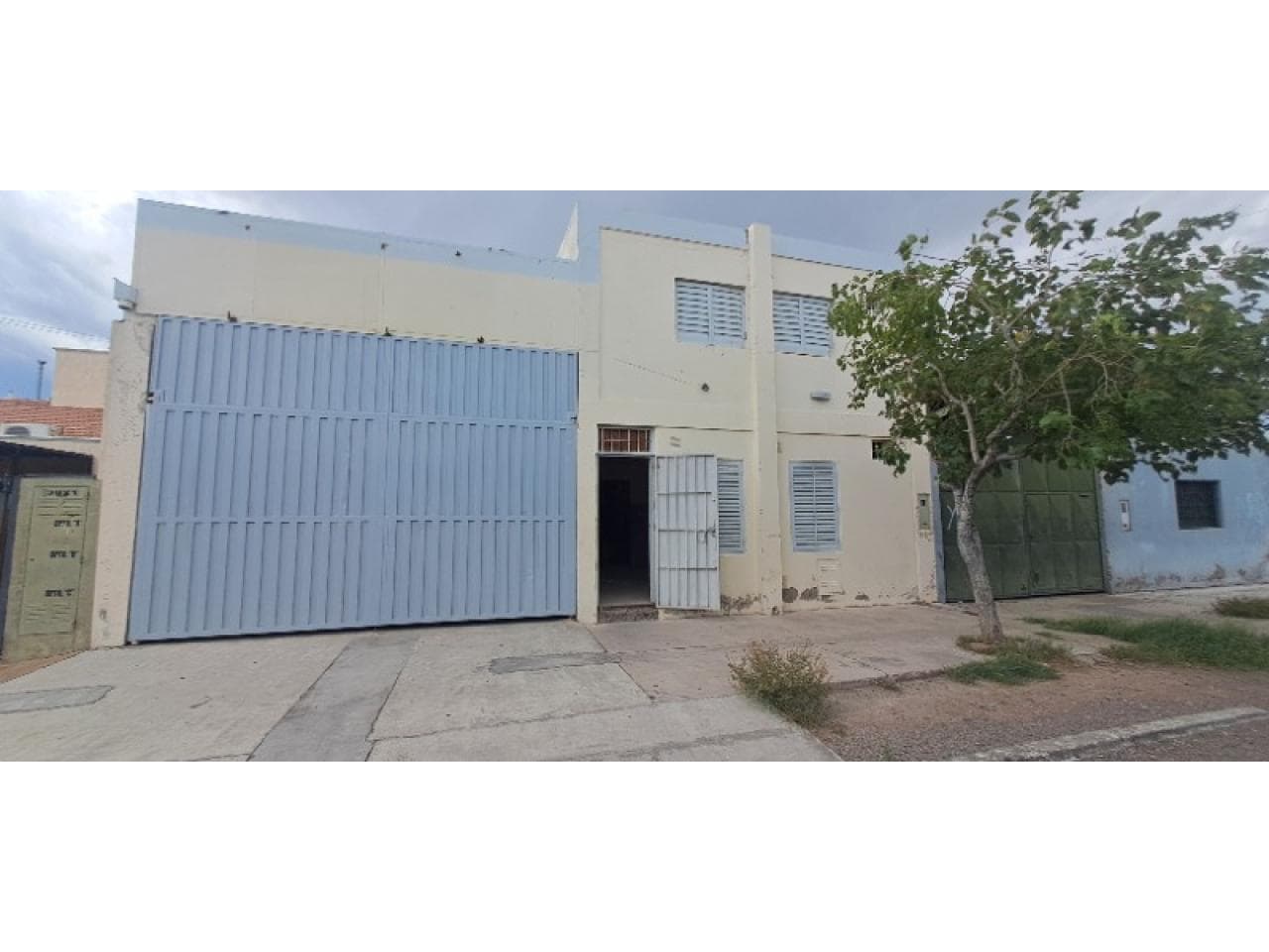 Alquila.en Rawson Galpon Con Recepcion Y Oficina  3 Baños