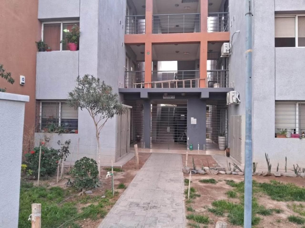 Venta. Departamento Sobre Calle Tucuman