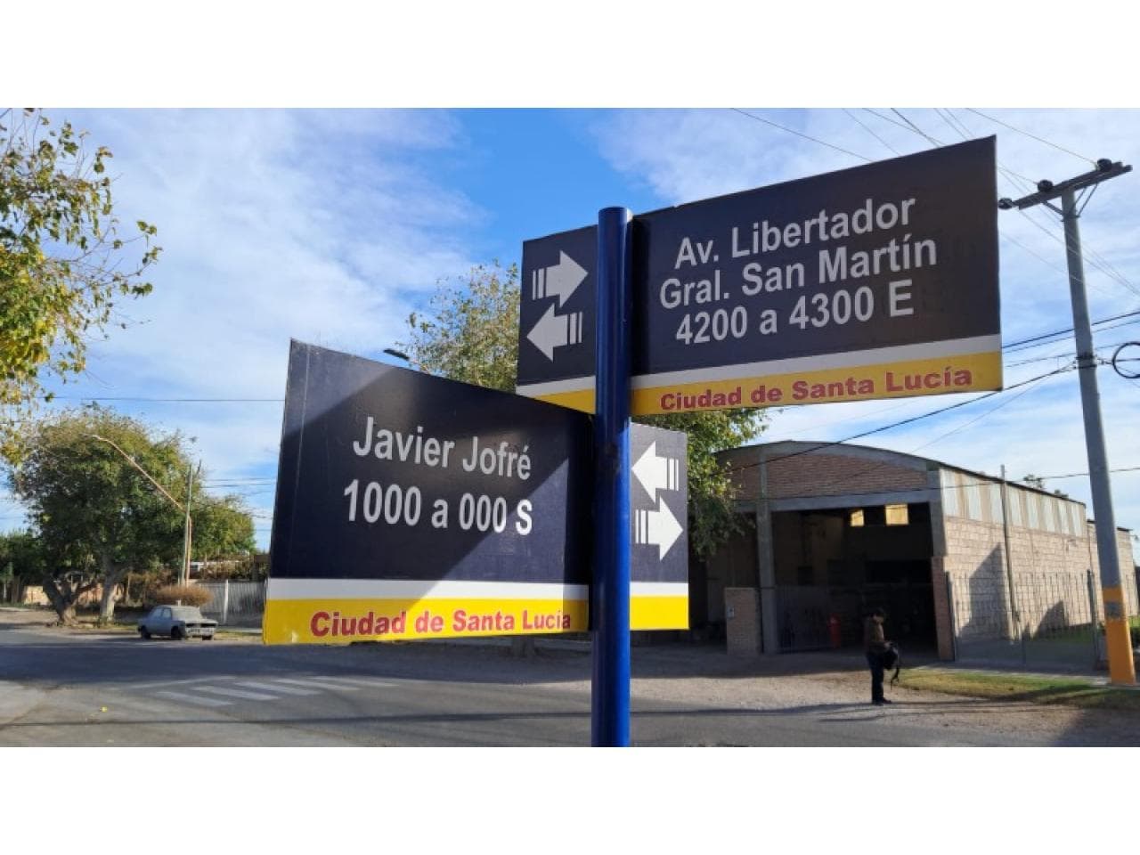 Salon Por Calle Javier Jofre En Santa Llucia