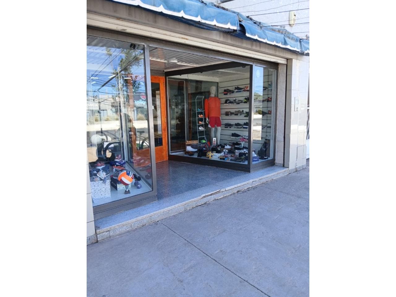 Alquiler Salón Comercial (ubicacion Inmejorable) - Media Agua, Sarmiento