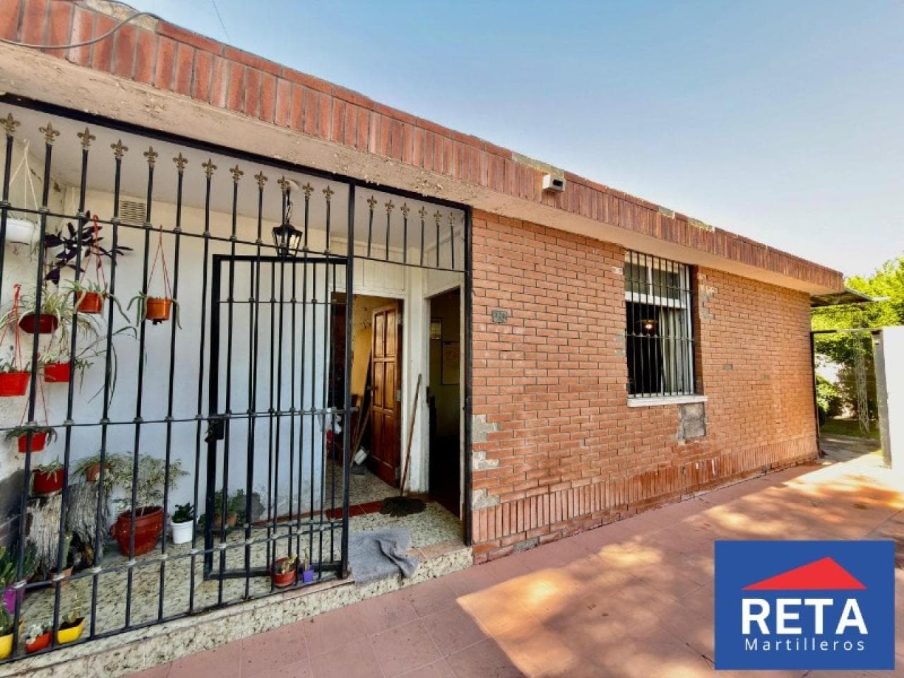 Venta. Casa 3 Dormitorios A 6 Cuadras Del Centro Civico. Capital.