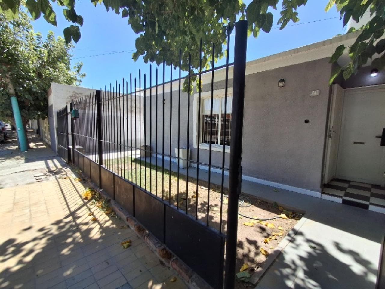 Venta. Casa Remodelada De 3 Dormit. En La Zona Del I.n.p.r.e.s - Con Depto. Indep. En Fondo - Desamparados.-