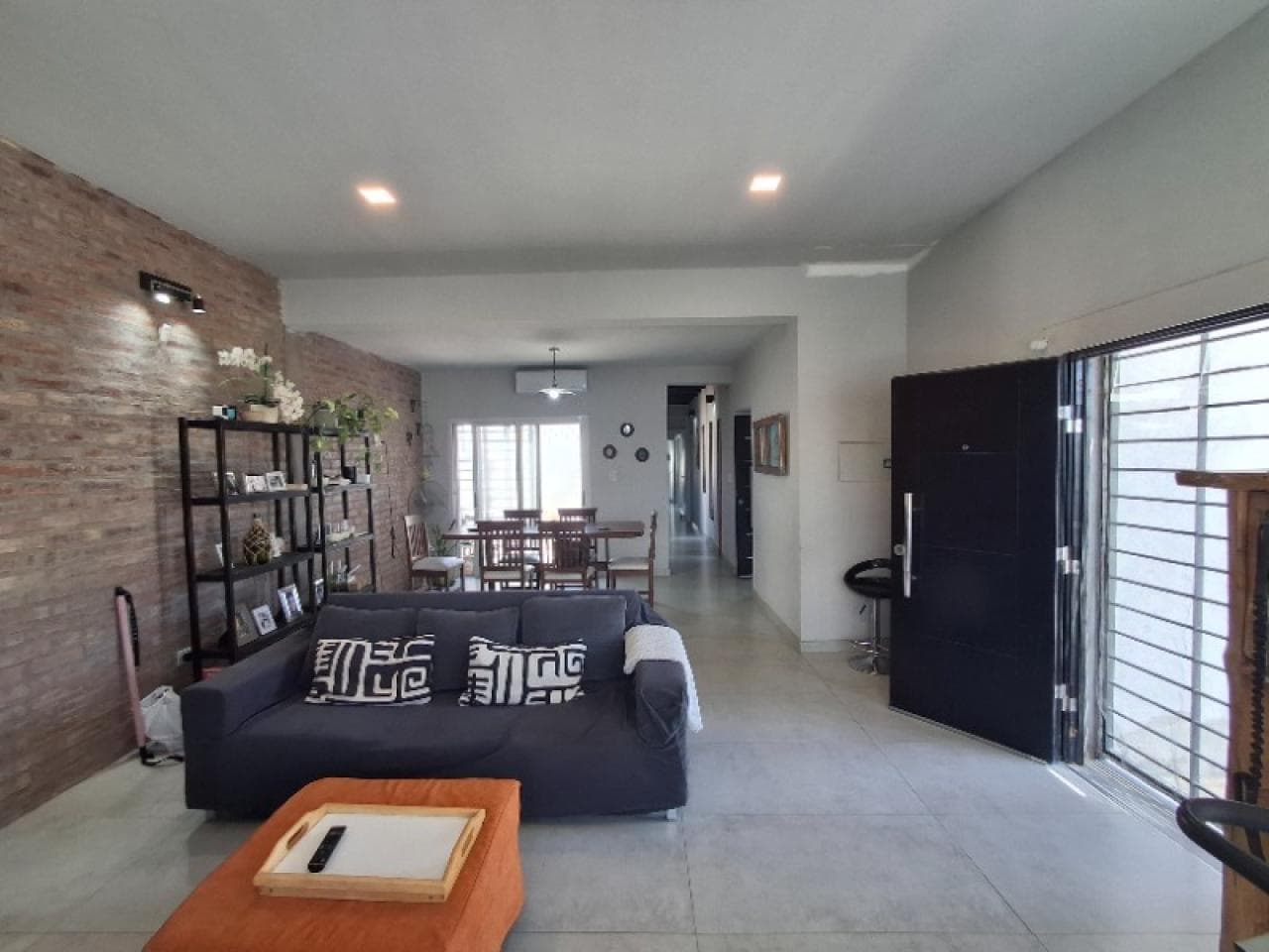Casa De Categoria 3 Dormit. En Loteo Semi Privado - Calle Meglioli Sur - Lote = 500 M2 .-