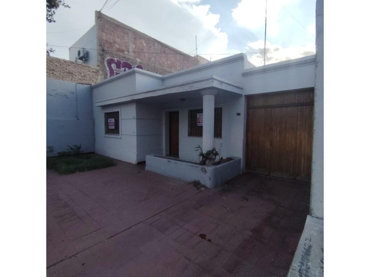 Venta. Casa 3hab, Frente Plaza Joroba - Salida A 2 Calles