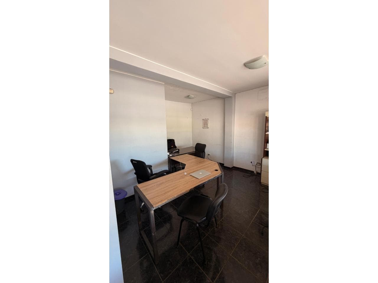 Alquilo Oficinas Ideal Asesor De Seguros Con Derecho A Baño Y A Cocina Amplio Estacionamiento.