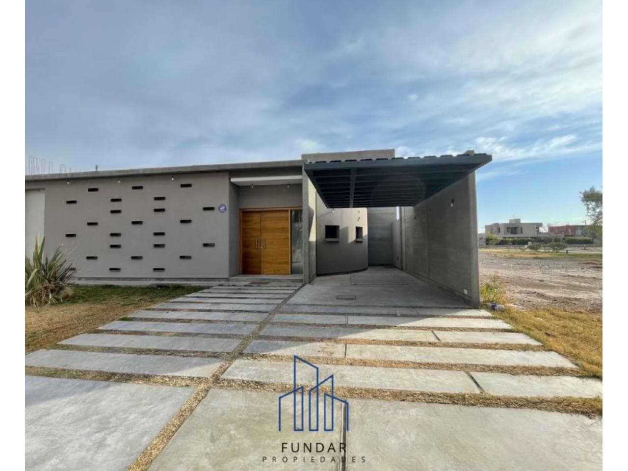 Vendo Hermosa Casa, 3 Dormitorios. En Barrio Privado La Fontana Rivadavia - Apta Credito