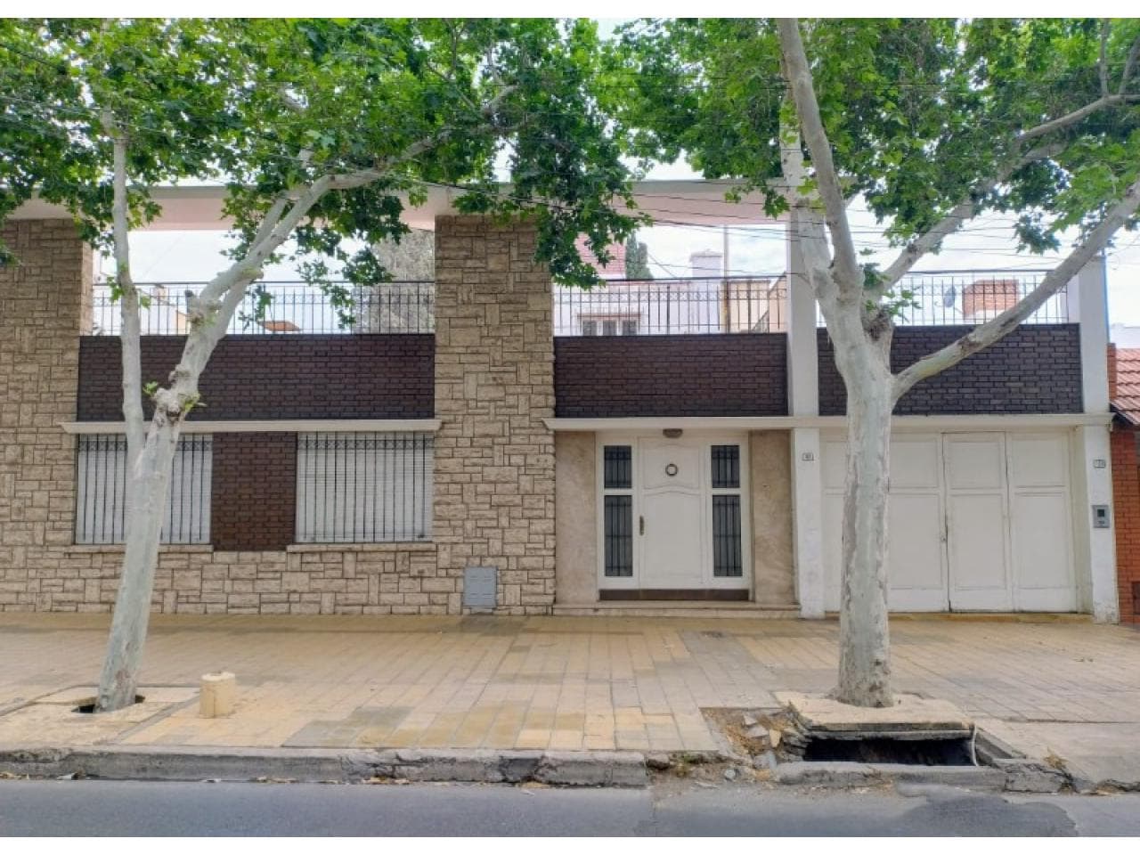 Alquiler. Casa Comercial. Capital