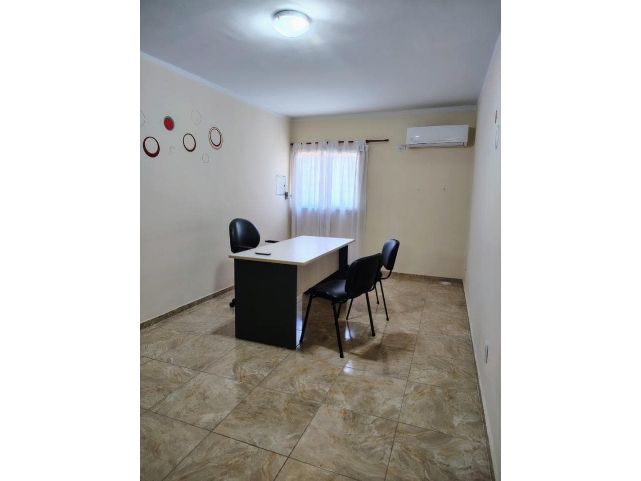 Alquiler De 5 Oficinas  Consultorios, República Del Líbano, A Metros De Anses  Rawson
