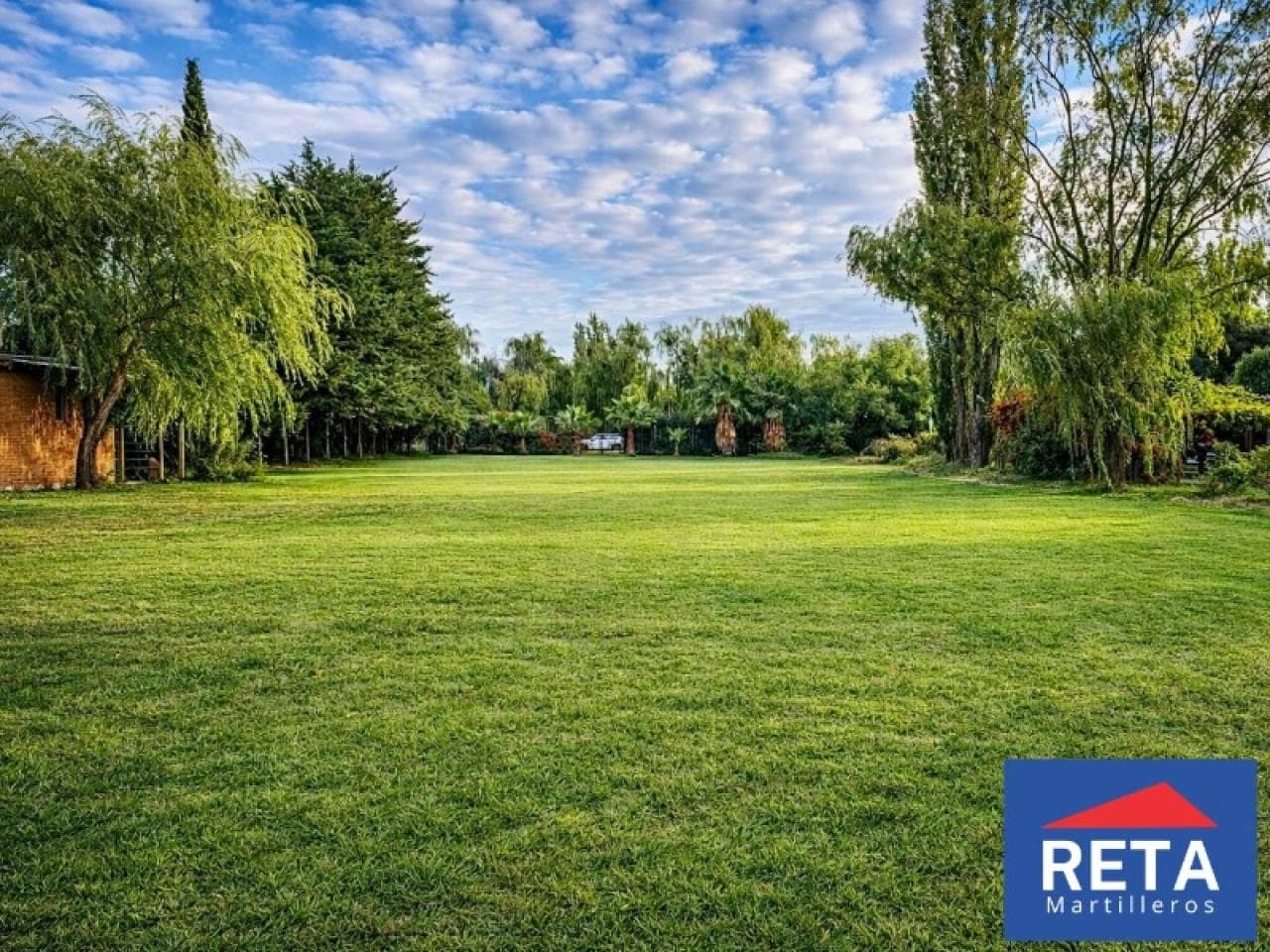 Venta. Lote De Categoría Y Parquizado En Inmejorable Zona De Sierras Azules, Zonda. 2700m2.