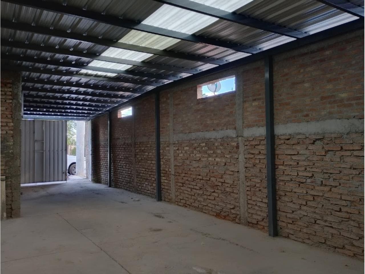 Alquiler. Excelente Local A Estrenar , Para Deposito, Taller, Iglesia Etc . 240 Mts Por Vidart Pasando Dr Ortega. Rawson