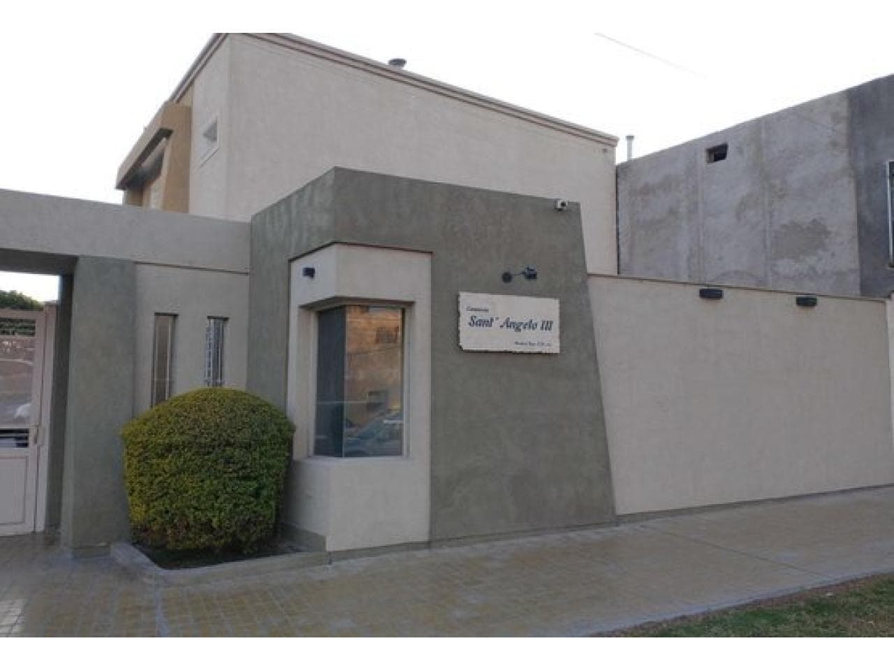 Duplex Con Tres Cocheras Y Patio. Apta Credito. Mls#420981028-373