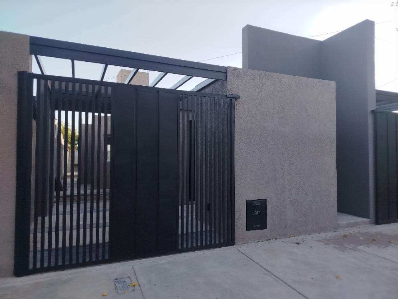 Venta Casa B Jardín Policial - A Estrenar -  3 Dorm. 2 Baños. Rivadavia