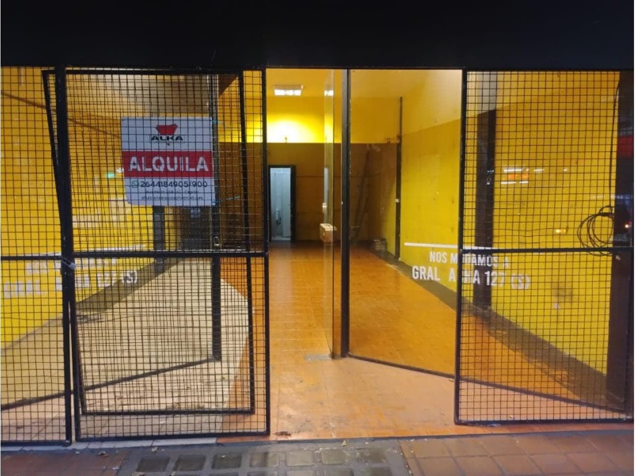 Alquiler. Local Mendoza Antes De Rivadavia. Capital