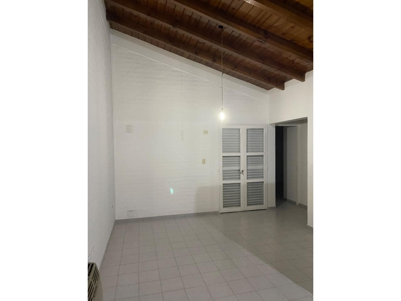 Vendo Casa. En Complejo Privado Zona Rivadavia , Plaza De Desamparados  Valor Usd 77.000