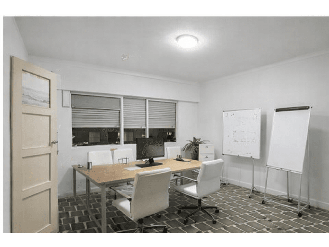 Oficinas En Pleno Centro Sanjuanino  Laprida Esquina Mendoza