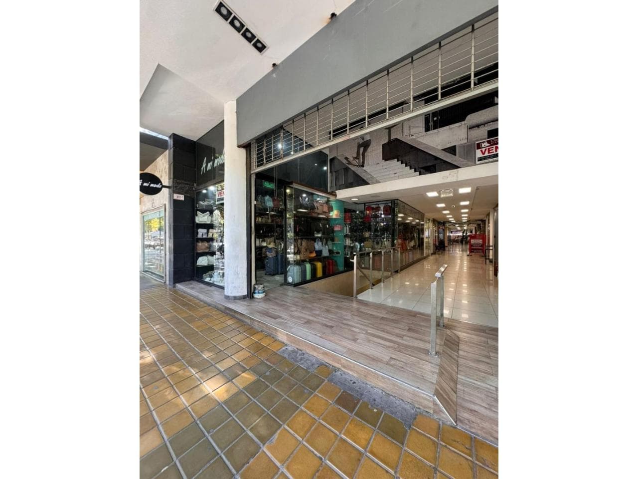 Venta Local: Punto De Alto Tránsito Peatonal Sobre Av Ignacio De La Roza