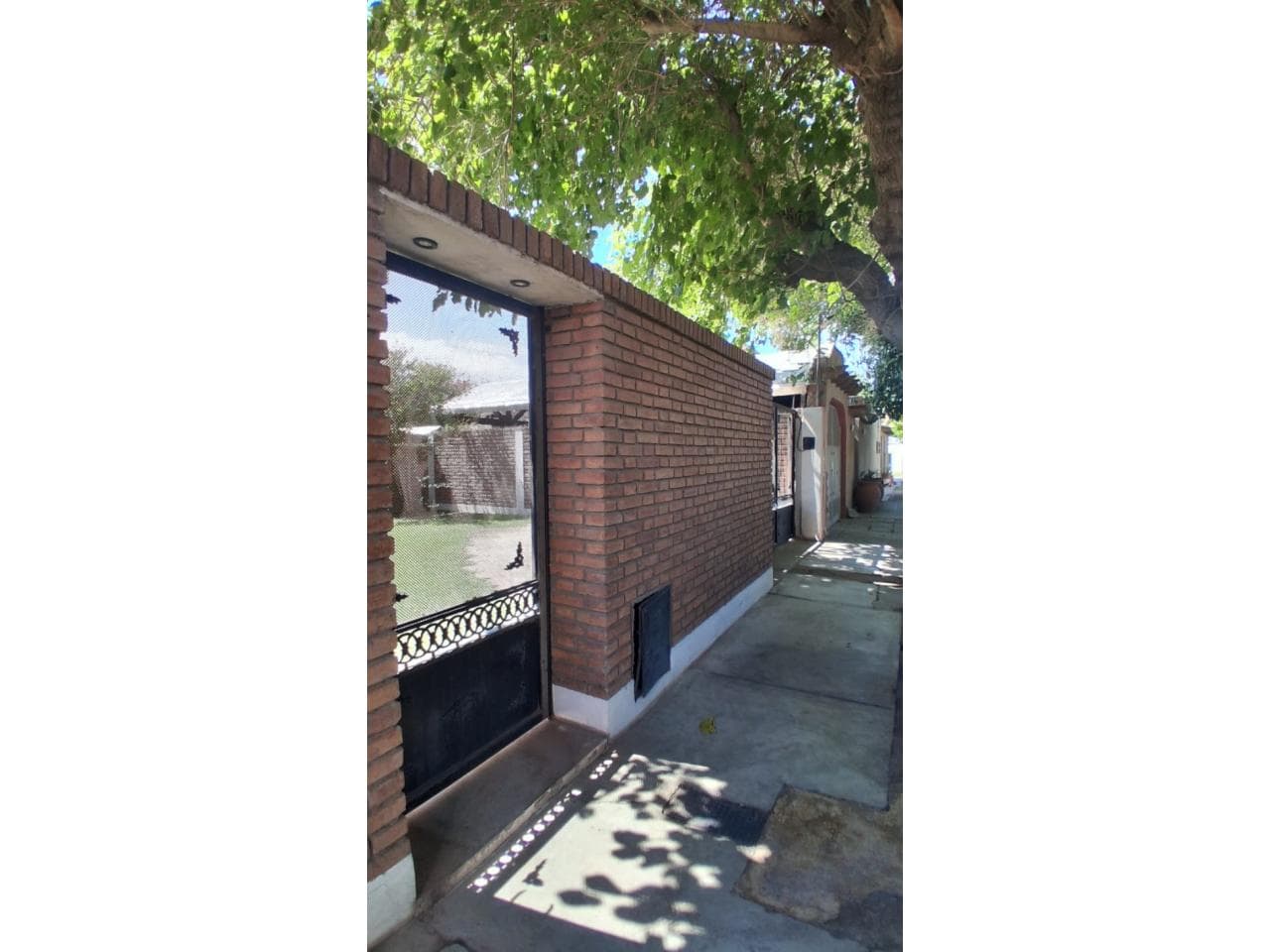 Venta. Casa En Barrio Solares 3  3 Dormitorios, 2 Patios Y Parrillero. Capital