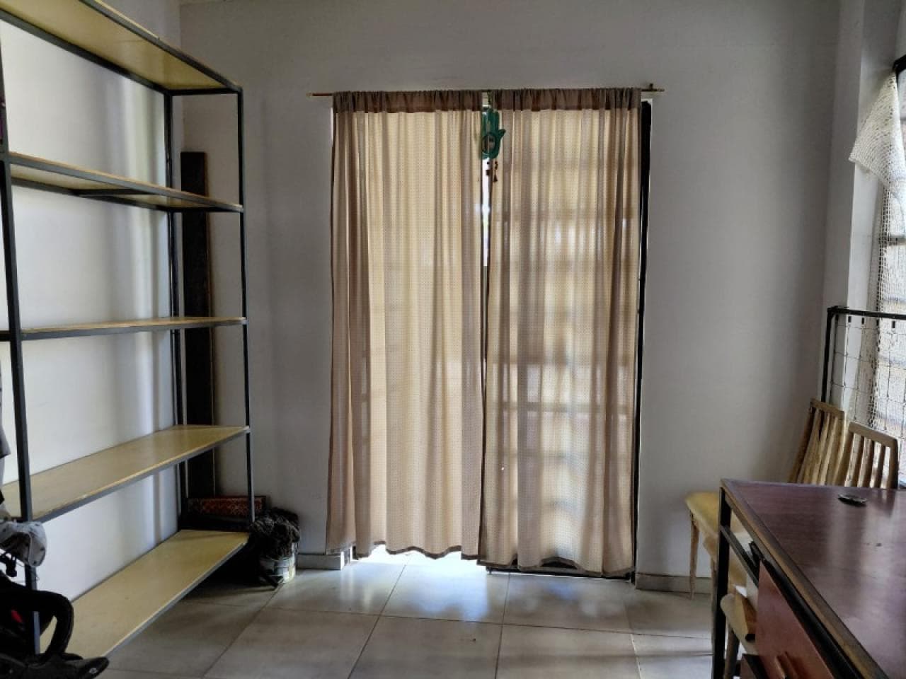 Alquiler Salon Con Estanterias Para Guardar Mercaderia, Productos Etc. Rivadavia