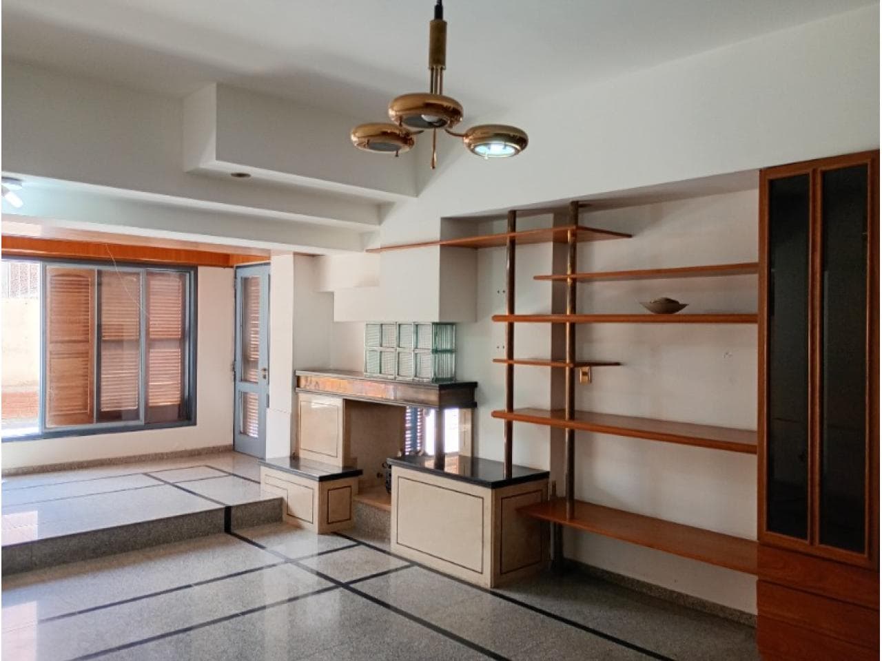 Departamento Céntrico  , Cocina Comedor , Living , Sala De Estar , 2 Baños 1 En Suite, Patio Cerrado , Cochera. Ex .