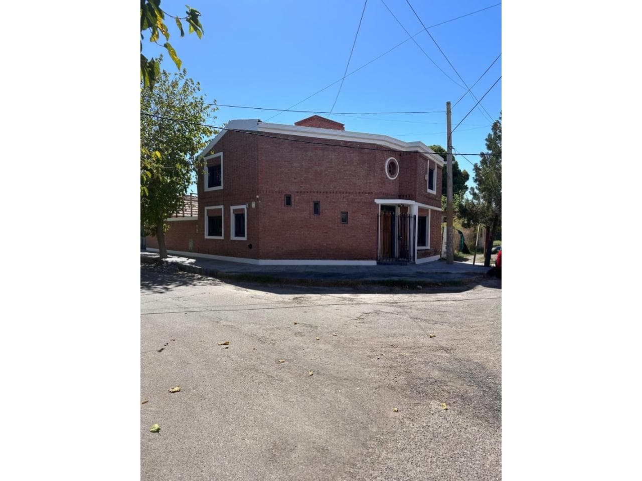Venta. Casa En 2 Plantas, Zona Centro Civico