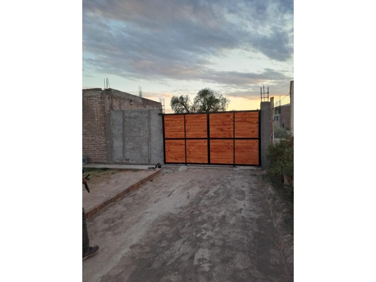 Venta Lote 1.694m² Con Casa En Construcción Y Pileta  Pocito