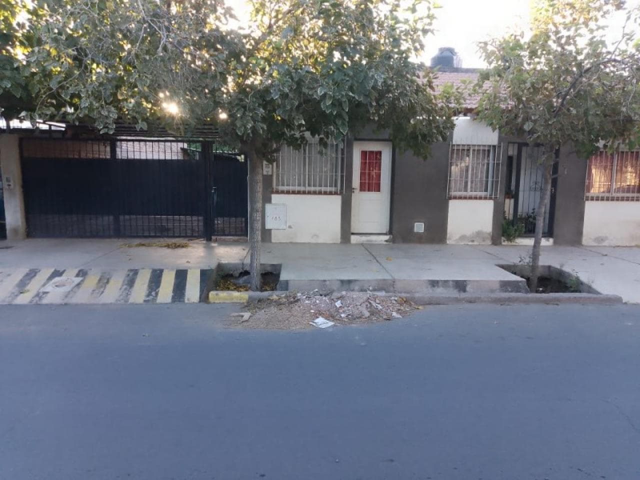 Casa Y Departamento,  Con Transferencia Incluida, A Metros De Diagonal Sarmiento