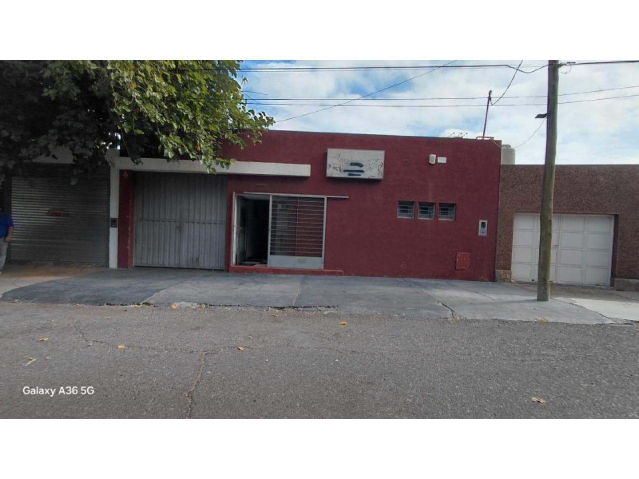 Salon Comercial En Alquiler - D13