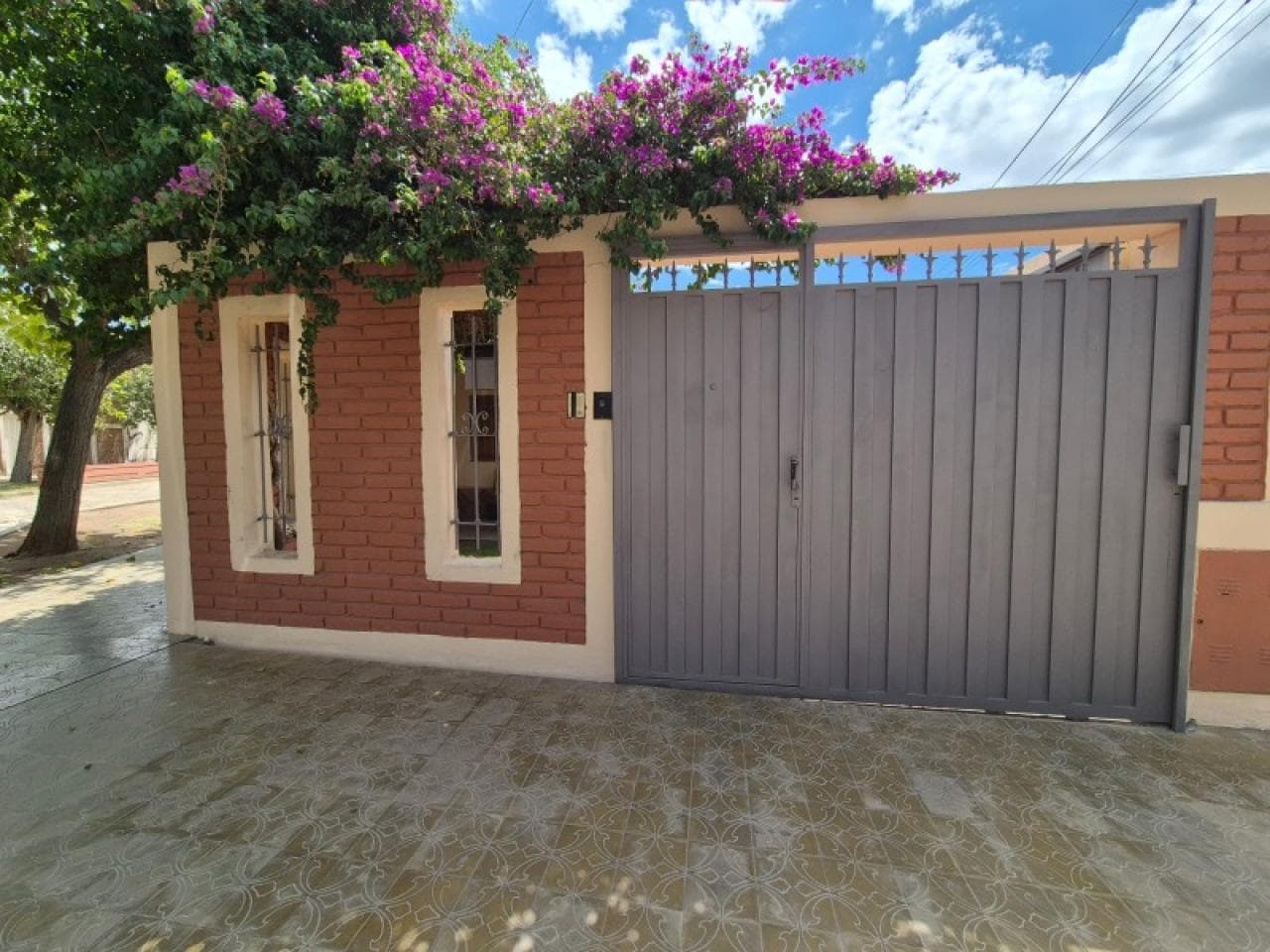 Casa En Capital De 3 Dormitorios Y 2 Baños En Pasaje Ubicado A Metros De Calle Patricia Sanjuaninas Y Mariano Moreno