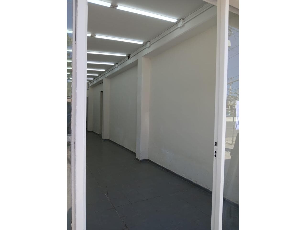 Alquiler Salón Comercial (excelente Ubicación) En Media Agua, Sarmiento