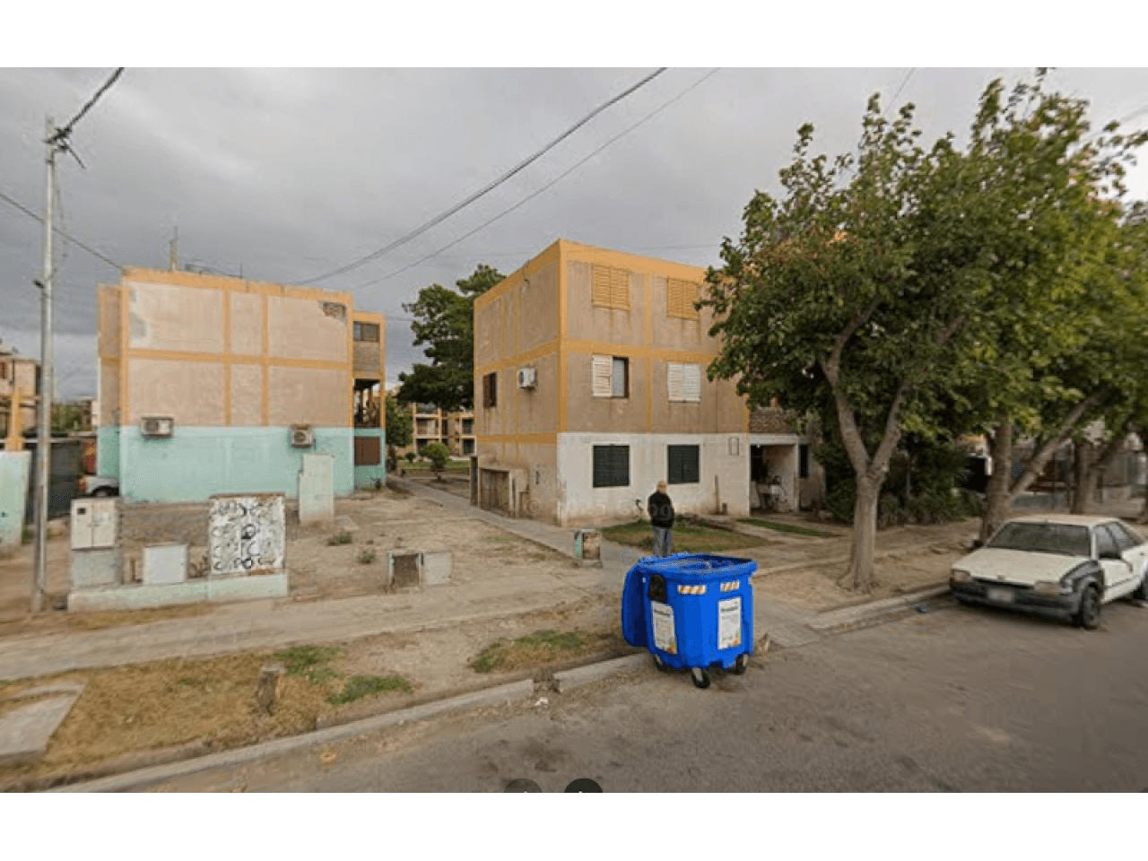 Dueño Vende Departamento Barrio Aramburu  4 Dormitorios Planta Baja. Capital