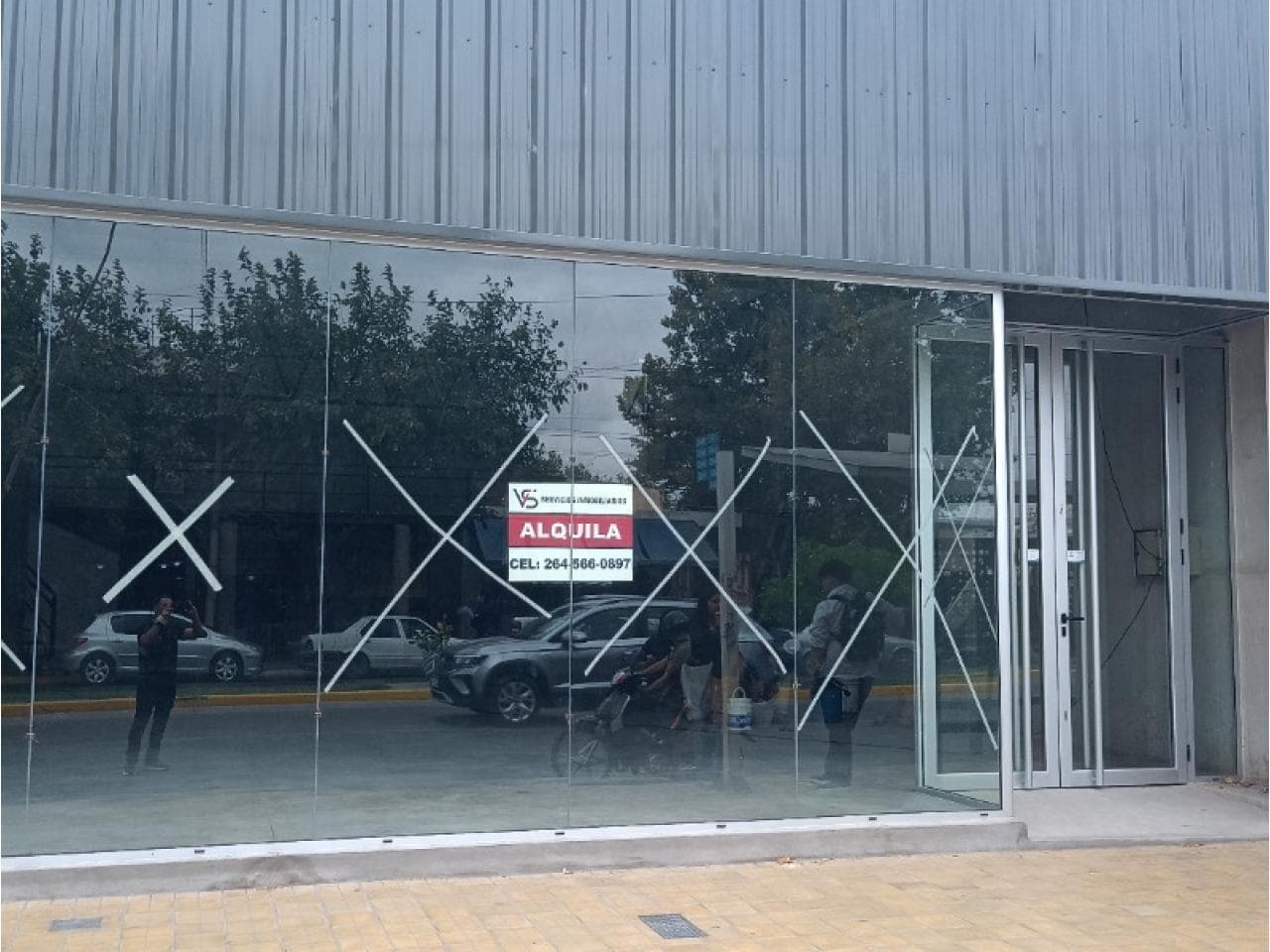 Salon Comercial En Caucete