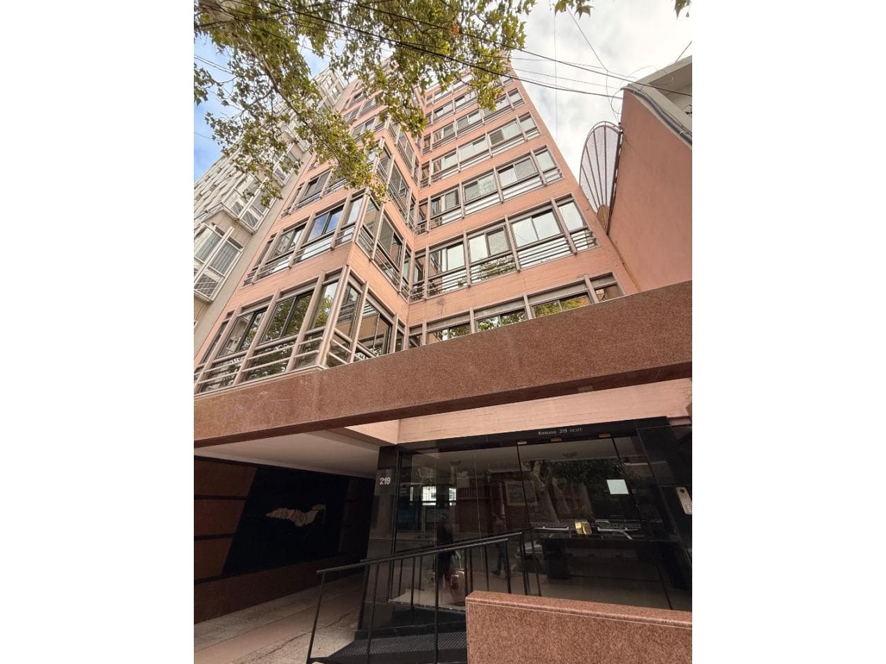 Departamento Excelente Ubicación A 200 Metros De Plaza 25 De Mayo - 2 Dormitorios - Cochera.