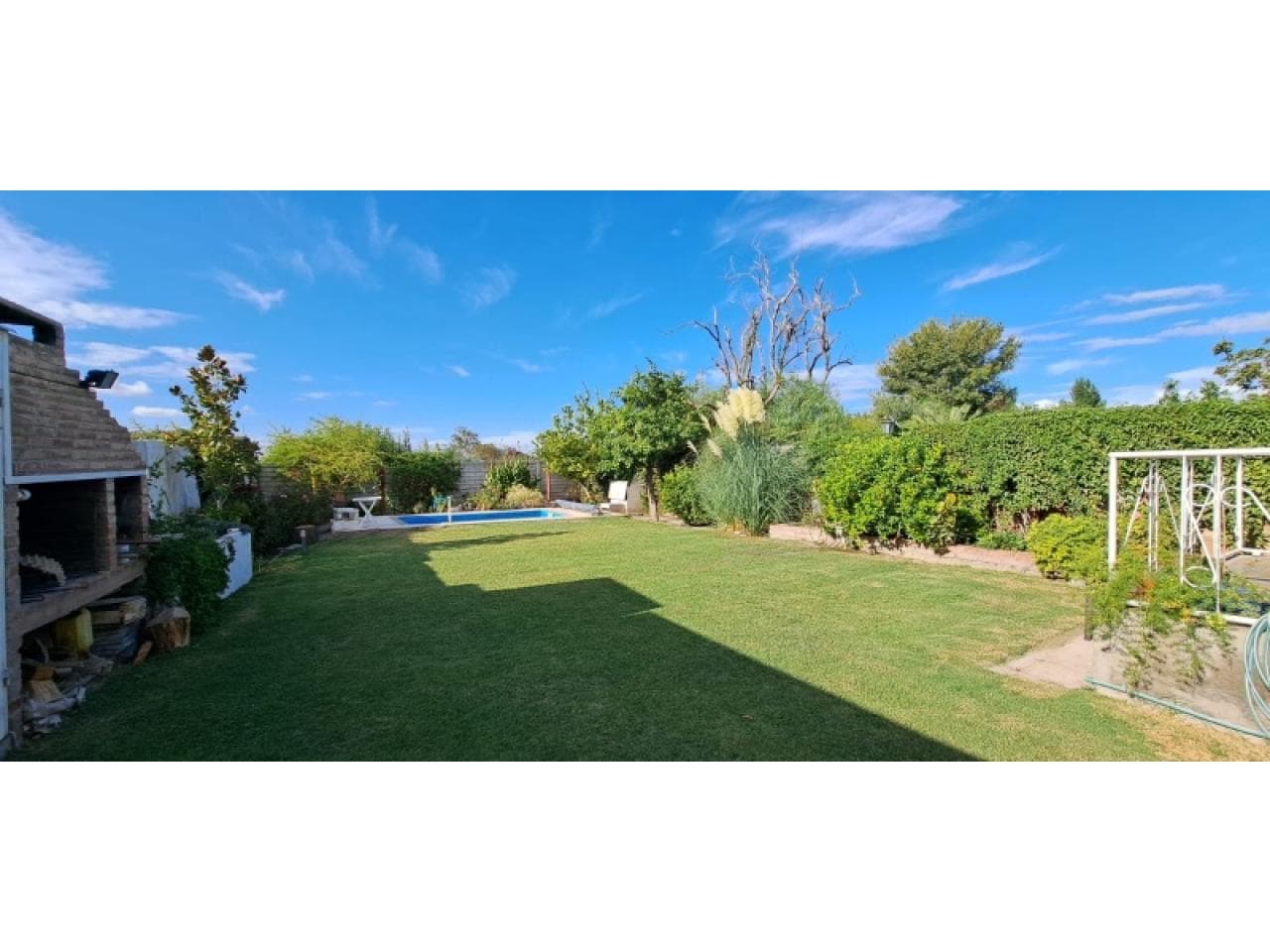 Venta - Casa 2 Dormitorios, 2 Baños, Pileta, Parquizado - Albardón