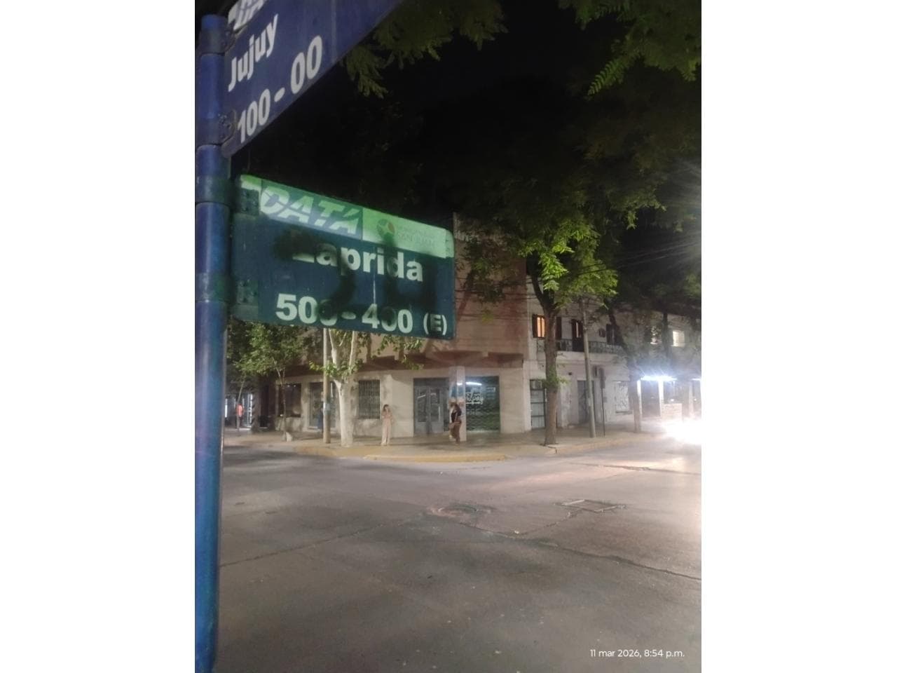 Alquiler Local Esquina Jujuy Y Laprida, Un Baño Y Sotano