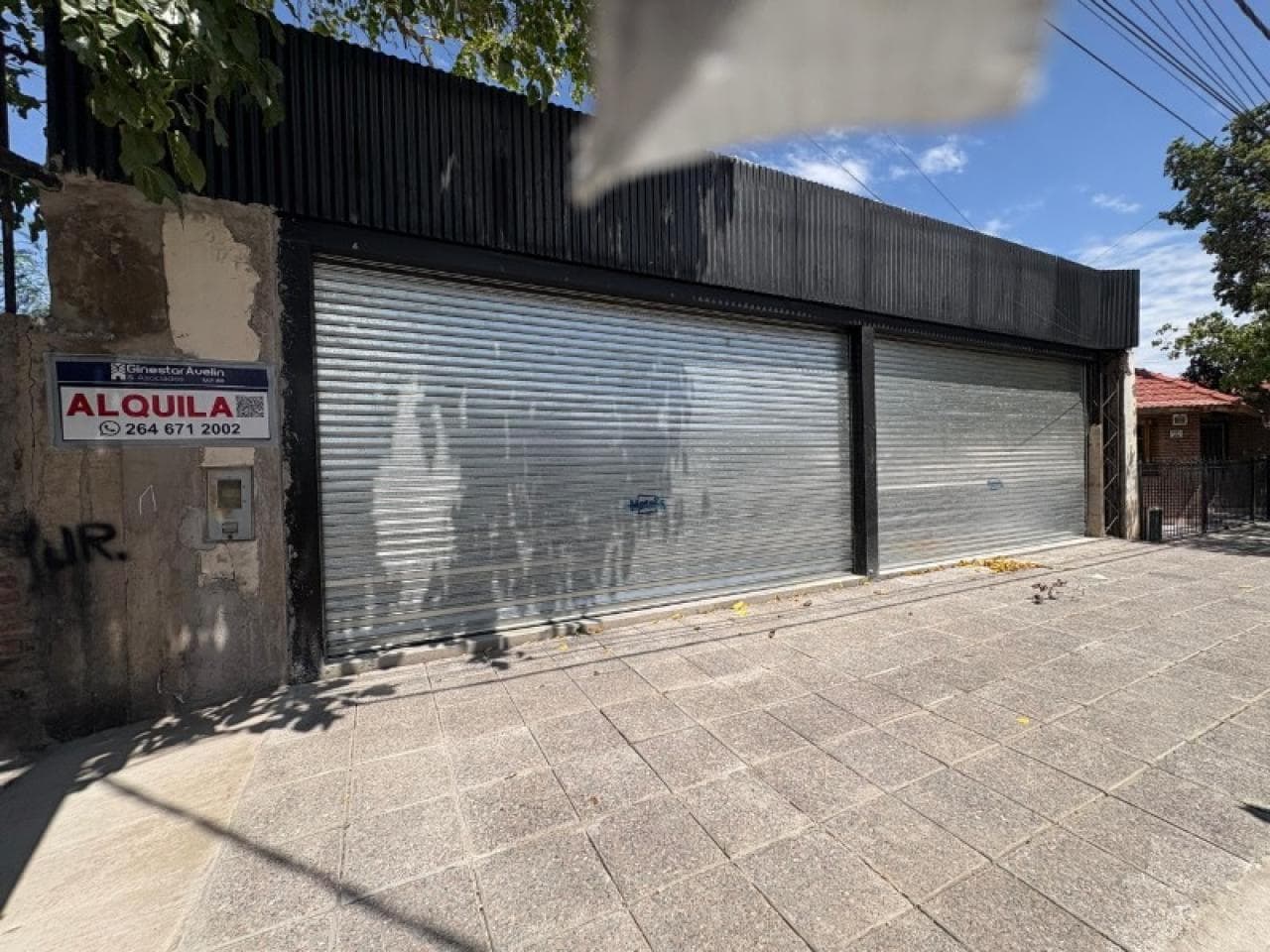 Alquiler Salón Comercial Aveniida Sarmiento Santa Lucia.