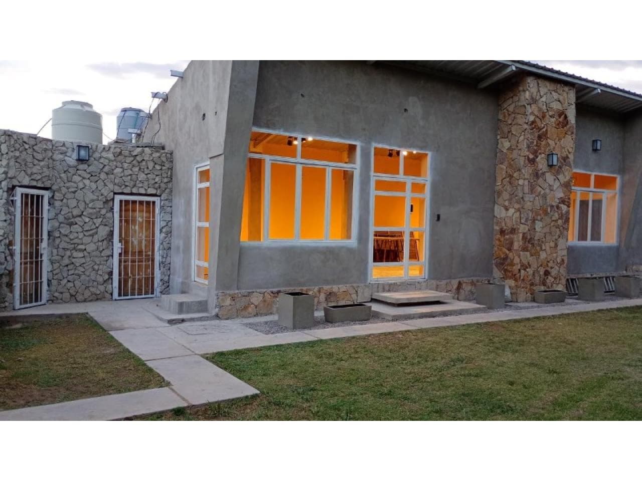 Venta. Salon De Eventos En Zona Residencial De Ullum